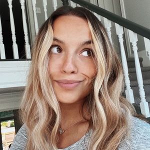 Meet your Posher, Chloe